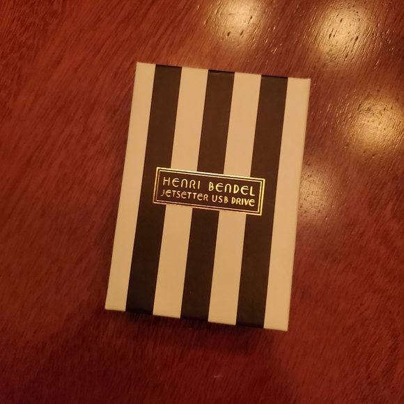 Henri Bendel Jetsetter USB Drive - Picture 5 of 11